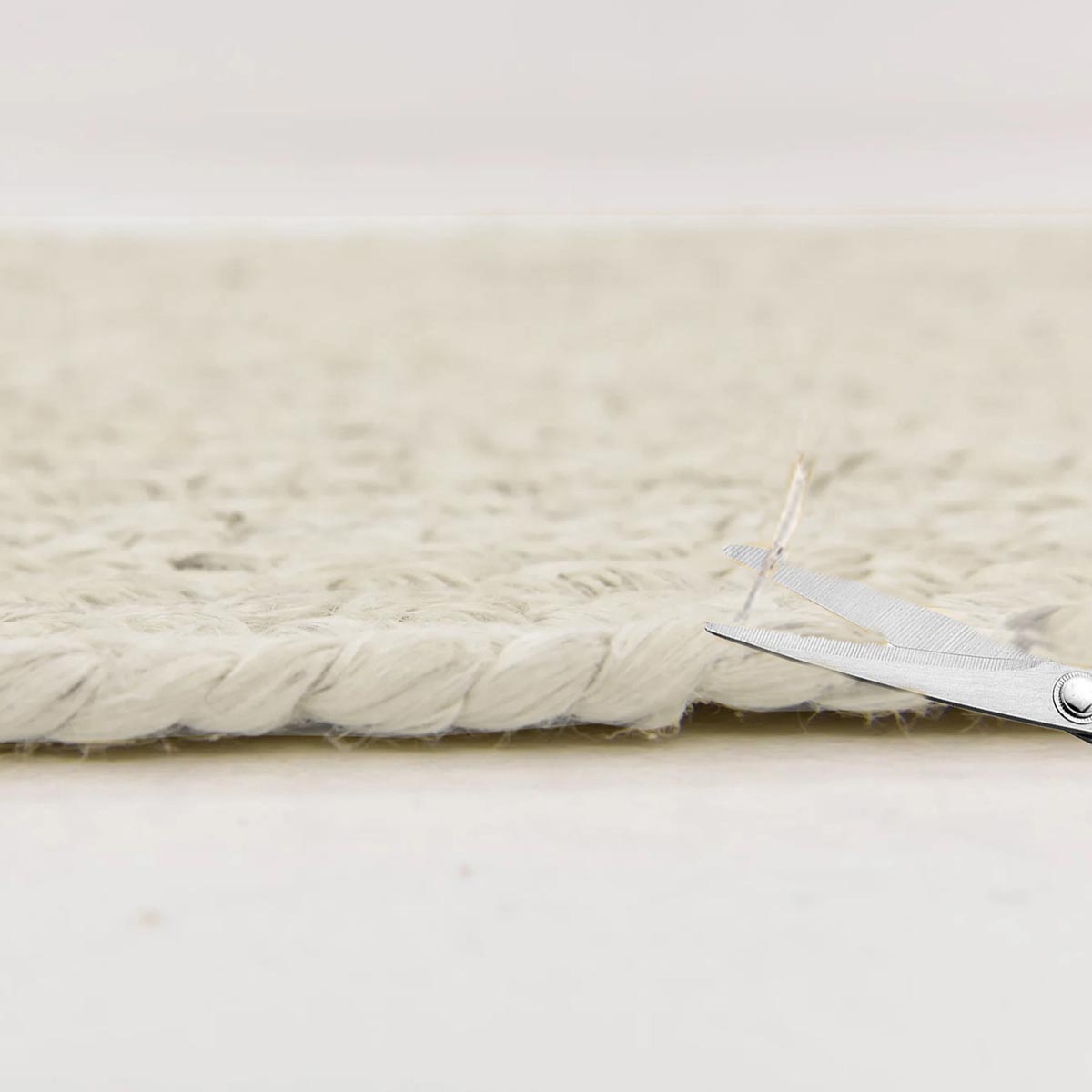 Natural Fiber Braided White Round Jute Rug for Living Area, Farmhouse - Image 4